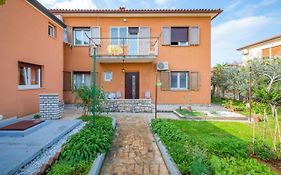 Ferucio House With Apartments